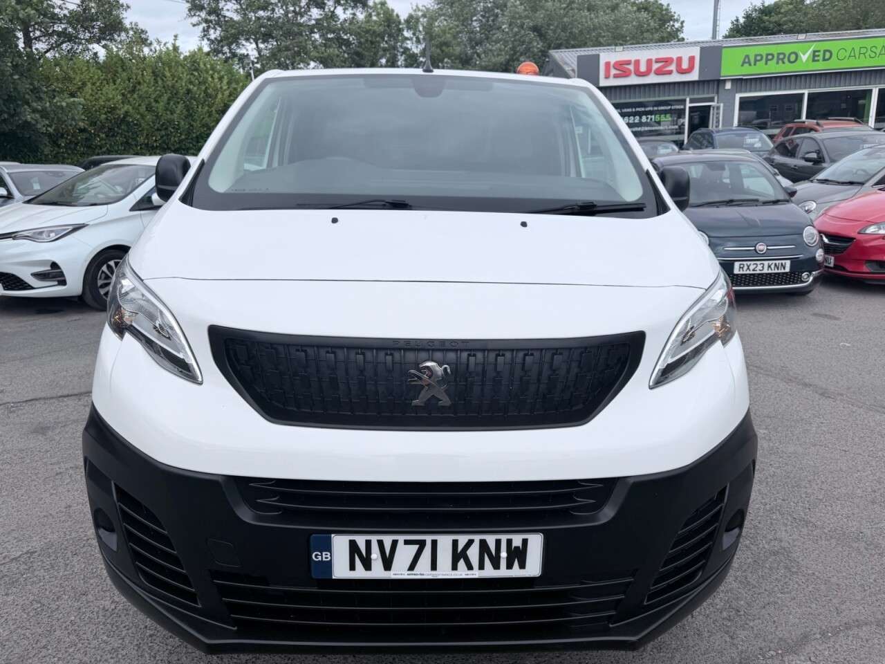 A 2022 PEUGEOT EXPERT 1.5 BlueHDi 1000 Pro Premium MWB Van in white, 42,000 miles, 6-speed, Air C A 2022 PEUGEOT EXPERT 1.5 BlueHDi 1000 Pro Premium MWB Van in white, 42,000 miles, 6-speed, Air C