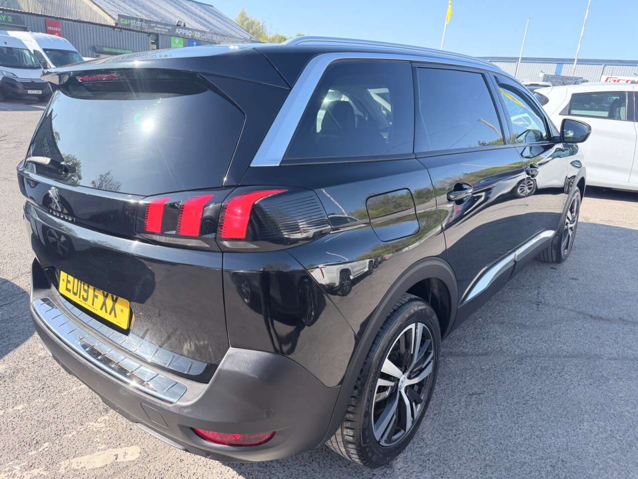 2019 PEUGEOT 5008 2019 PEUGEOT 5008