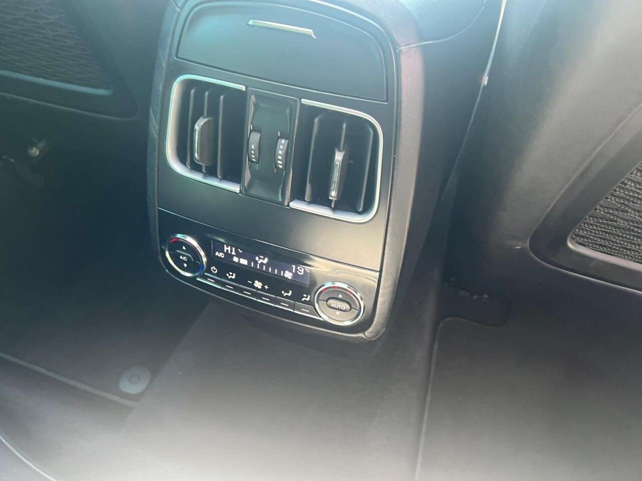 2017 MASERATI LEVANTE 2017 MASERATI LEVANTE