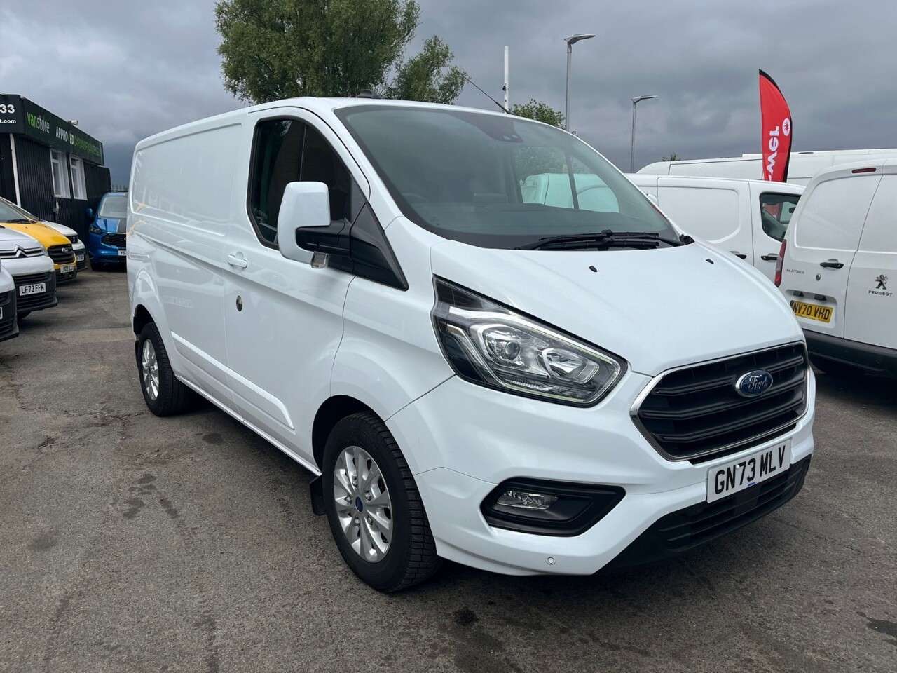 A 2023 FORD TRANSIT CUSTOM White 2.0 280 EcoBlue Limited van, 27,585 miles, Euro 6, ULEZ compliant, 6- A 2023 FORD TRANSIT CUSTOM White 2.0 280 EcoBlue Limited van, 27,585 miles, Euro 6, ULEZ compliant, 6-