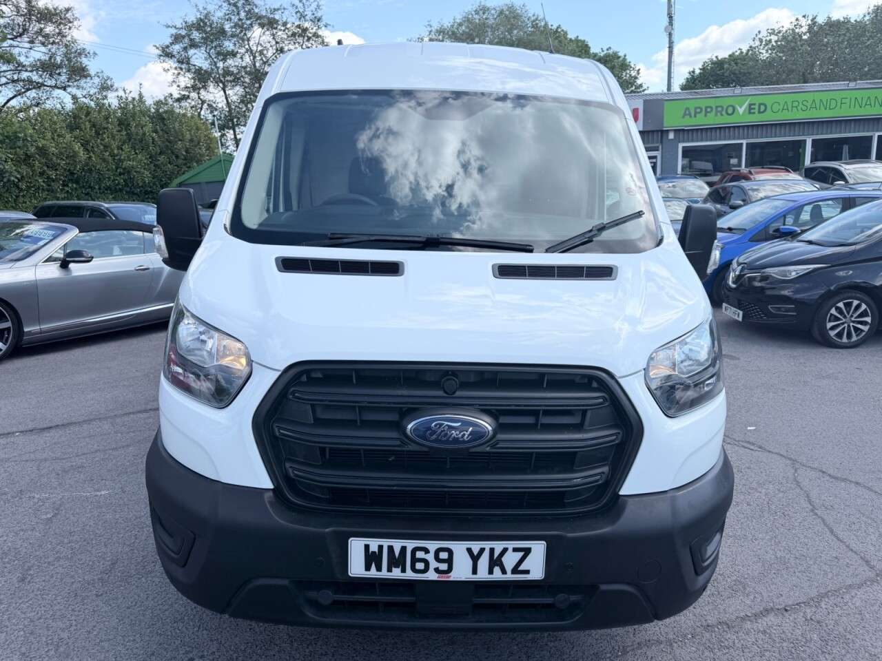 A 2020 FORD TRANSIT White 2.0 350 EcoBlue panel van, 127,190 miles, Euro 6, ULEZ compliant, 6-s A 2020 FORD TRANSIT White 2.0 350 EcoBlue panel van, 127,190 miles, Euro 6, ULEZ compliant, 6-s
