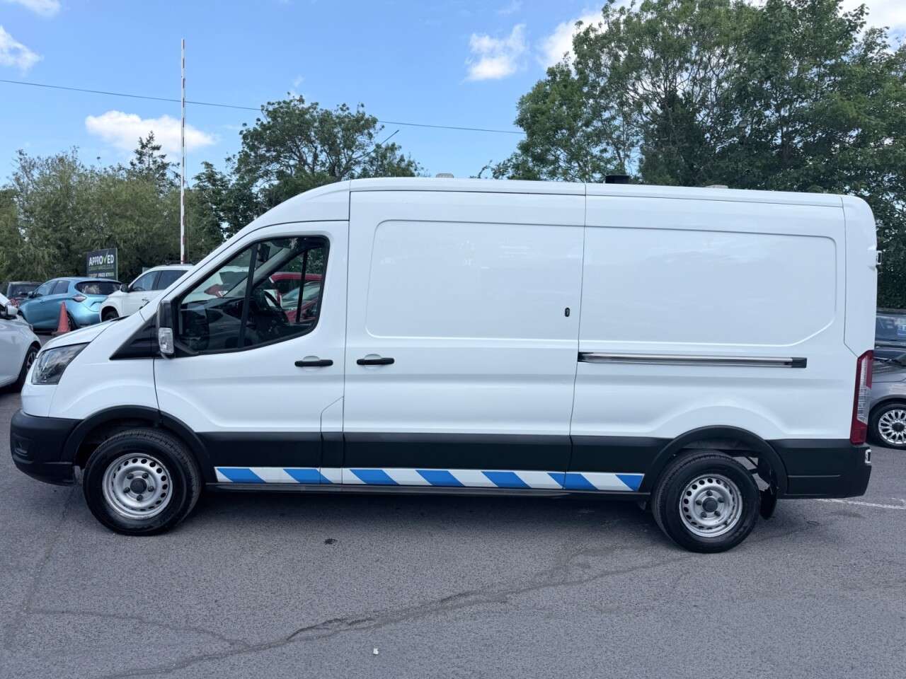 A 2020 FORD TRANSIT White 2.0 350 EcoBlue panel van, 127,190 miles, Euro 6, ULEZ compliant, 6-s A 2020 FORD TRANSIT White 2.0 350 EcoBlue panel van, 127,190 miles, Euro 6, ULEZ compliant, 6-s