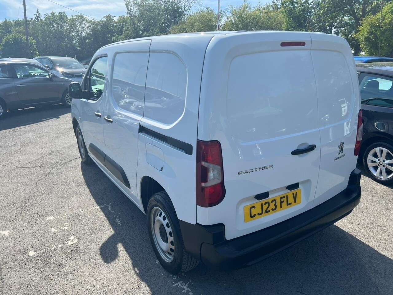 A 2023 PEUGEOT PARTNER White 1.5 BlueHDi Professional Premium+ van, 46,550 miles, Euro 6, 6-Speed A 2023 PEUGEOT PARTNER White 1.5 BlueHDi Professional Premium+ van, 46,550 miles, Euro 6, 6-Speed