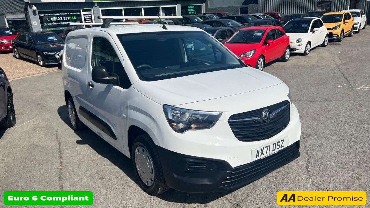 A 2022 VAUXHALL COMBO White 1.5 Turbo D 2000 Dynamic van, 21,100 miles, Euro 6, ULEZ compliant, 6 A 2022 VAUXHALL COMBO White 1.5 Turbo D 2000 Dynamic van, 21,100 miles, Euro 6, ULEZ compliant, 6