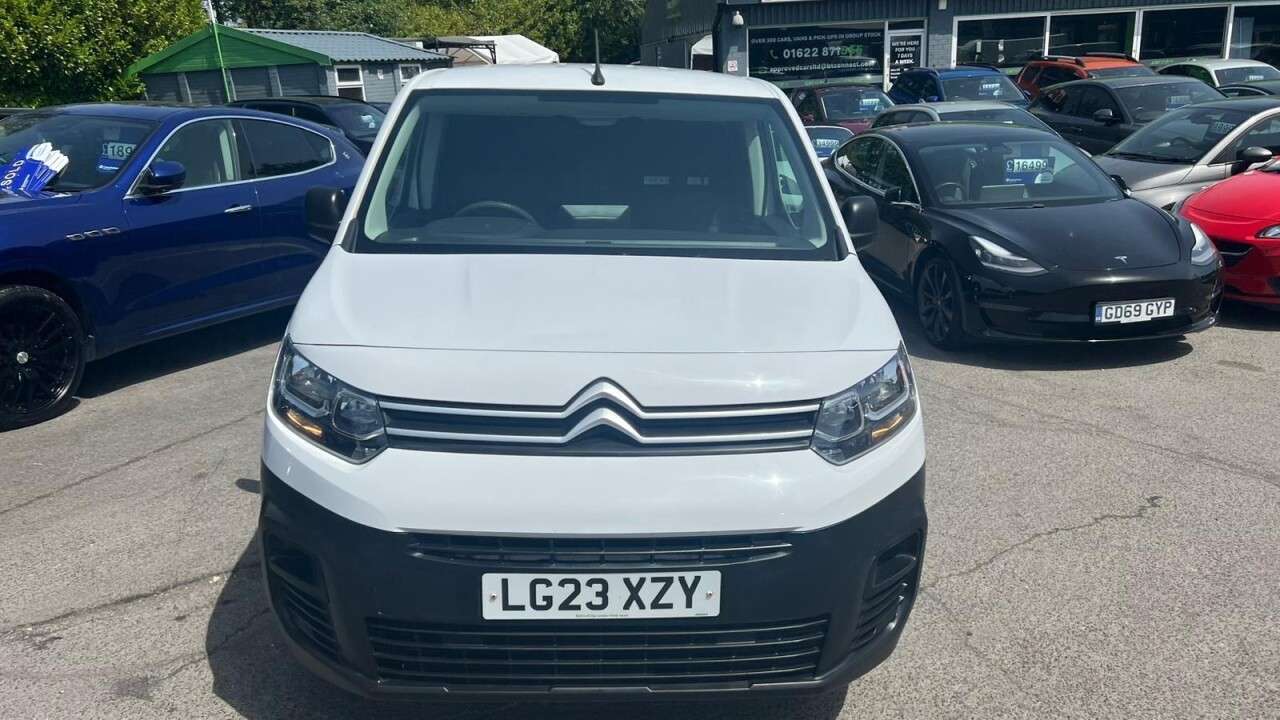 A 2023 CITROEN BERLINGO White 1.5 BlueHDi 1000 Enterprise M van, 65,000 miles, Euro 6, 6-speed manu A 2023 CITROEN BERLINGO White 1.5 BlueHDi 1000 Enterprise M van, 65,000 miles, Euro 6, 6-speed manu