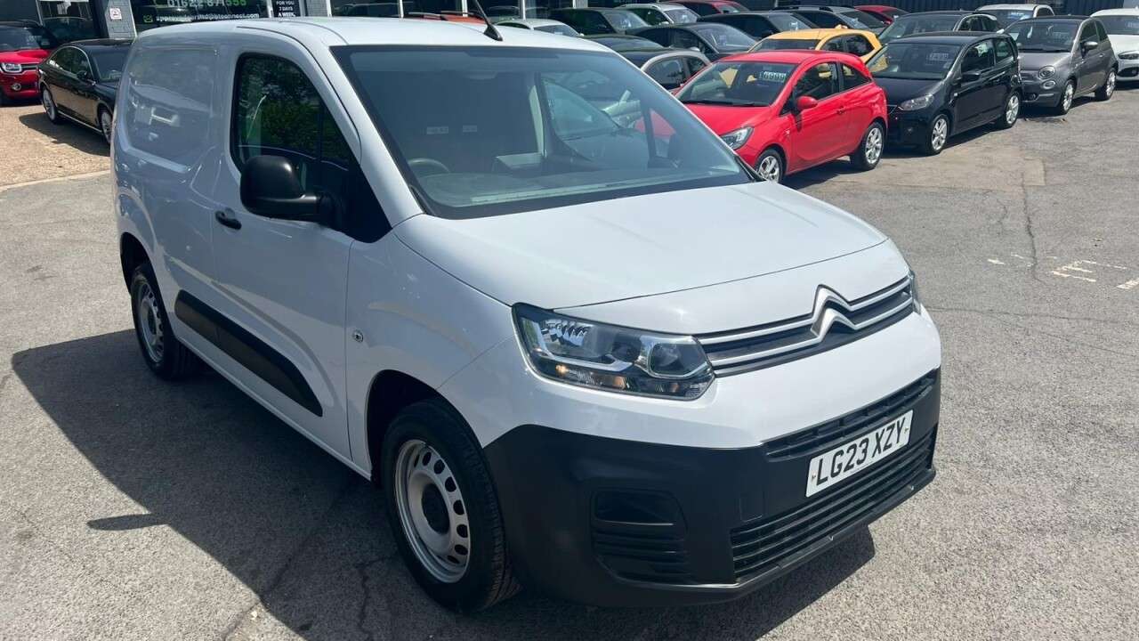 A 2023 CITROEN BERLINGO White 1.5 BlueHDi 1000 Enterprise M van, 65,000 miles, Euro 6, 6-speed manu A 2023 CITROEN BERLINGO White 1.5 BlueHDi 1000 Enterprise M van, 65,000 miles, Euro 6, 6-speed manu