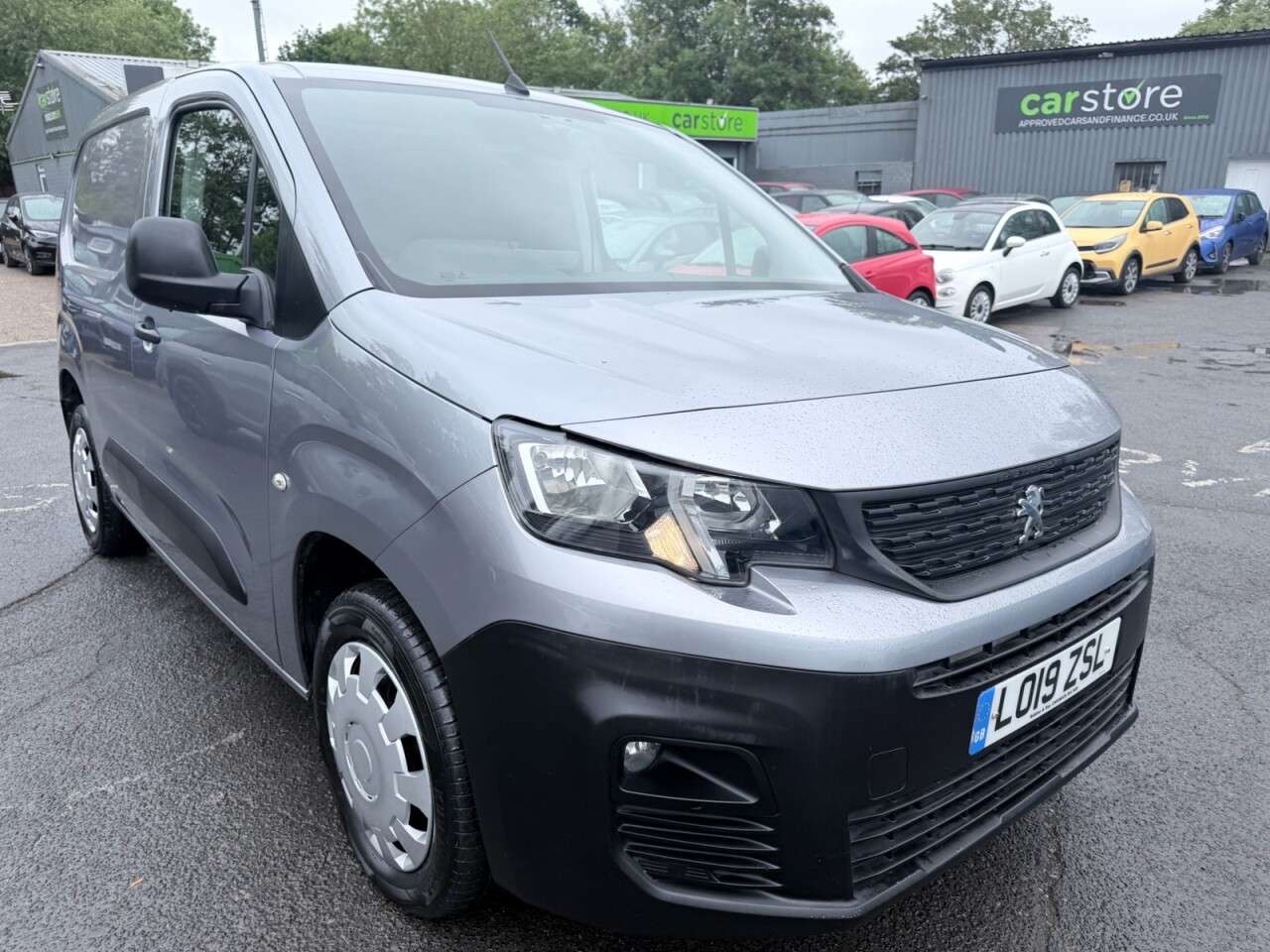 A 2019 PEUGEOT PARTNER Grey 1.6 BlueHDi 1000 Professional van, 33,400 miles, Euro 6, 5-speed manua A 2019 PEUGEOT PARTNER Grey 1.6 BlueHDi 1000 Professional van, 33,400 miles, Euro 6, 5-speed manua