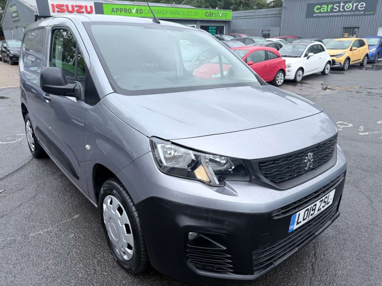 A 2019 PEUGEOT PARTNER Grey 1.6 BlueHDi 1000 Professional van, 33,400 miles, Euro 6, 5-speed manua A 2019 PEUGEOT PARTNER Grey 1.6 BlueHDi 1000 Professional van, 33,400 miles, Euro 6, 5-speed manua