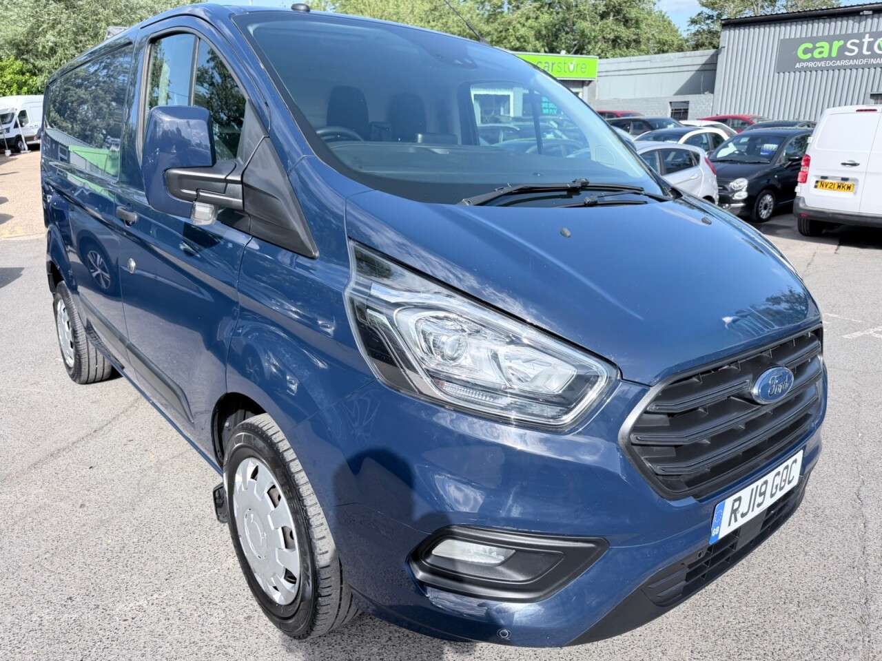 A 2019 FORD TRANSIT CUSTOM Blue 2.0 320 EcoBlue Trend van, 68,700 miles, Euro 6, ULEZ compliant, 6-Spe A 2019 FORD TRANSIT CUSTOM Blue 2.0 320 EcoBlue Trend van, 68,700 miles, Euro 6, ULEZ compliant, 6-Spe