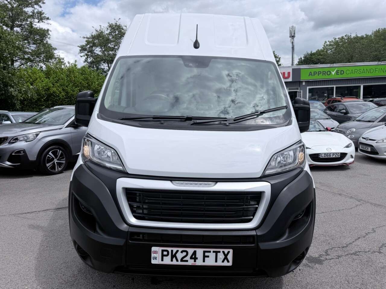 A 2024 PEUGEOT BOXER White 2.2 BlueHDi 335 Professional Premium+ L3 H3 van, 2,500 miles, Euro 6, A 2024 PEUGEOT BOXER White 2.2 BlueHDi 335 Professional Premium+ L3 H3 van, 2,500 miles, Euro 6,