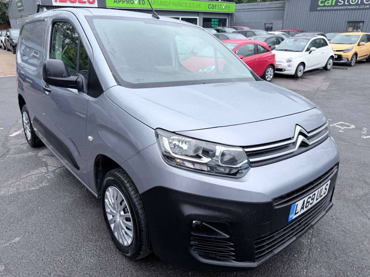 A 2020 CITROEN BERLINGO White 1.5 BlueHDi 650 Enterprise M van, 33,900 miles, Euro 6, 5-speed manua A 2020 CITROEN BERLINGO White 1.5 BlueHDi 650 Enterprise M van, 33,900 miles, Euro 6, 5-speed manua