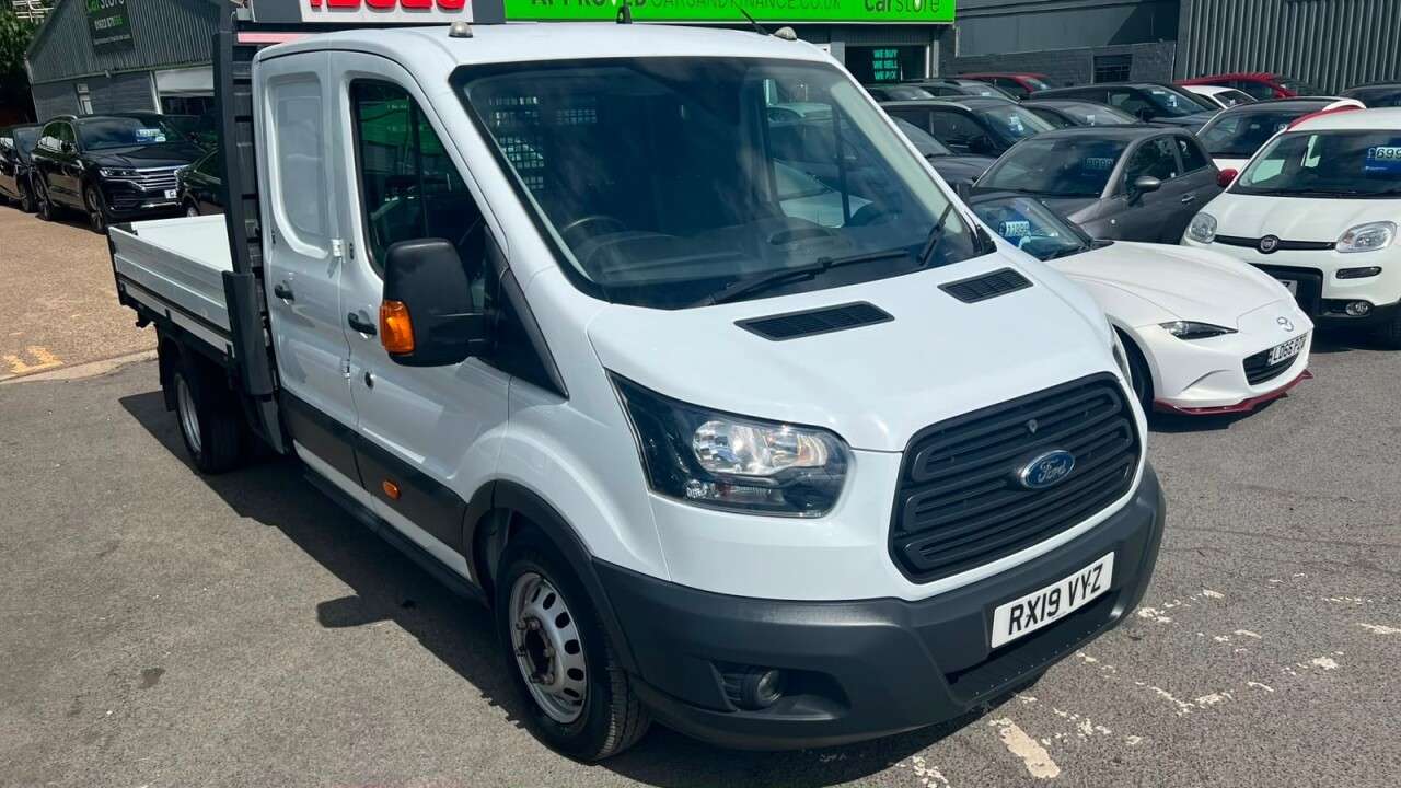 A 2019 FORD TRANSIT White 2.0 350 EcoBlue Double cab Dropside, 55,140 miles, Euro 6, 6-Speed ma A 2019 FORD TRANSIT White 2.0 350 EcoBlue Double cab Dropside, 55,140 miles, Euro 6, 6-Speed ma