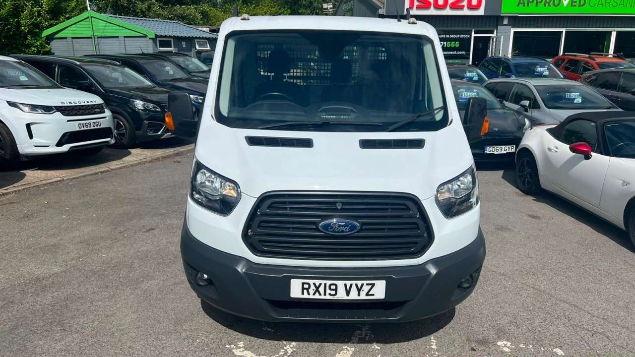 A 2019 FORD TRANSIT White 2.0 350 EcoBlue Double cab Dropside, 55,140 miles, Euro 6, 6-Speed ma A 2019 FORD TRANSIT White 2.0 350 EcoBlue Double cab Dropside, 55,140 miles, Euro 6, 6-Speed ma