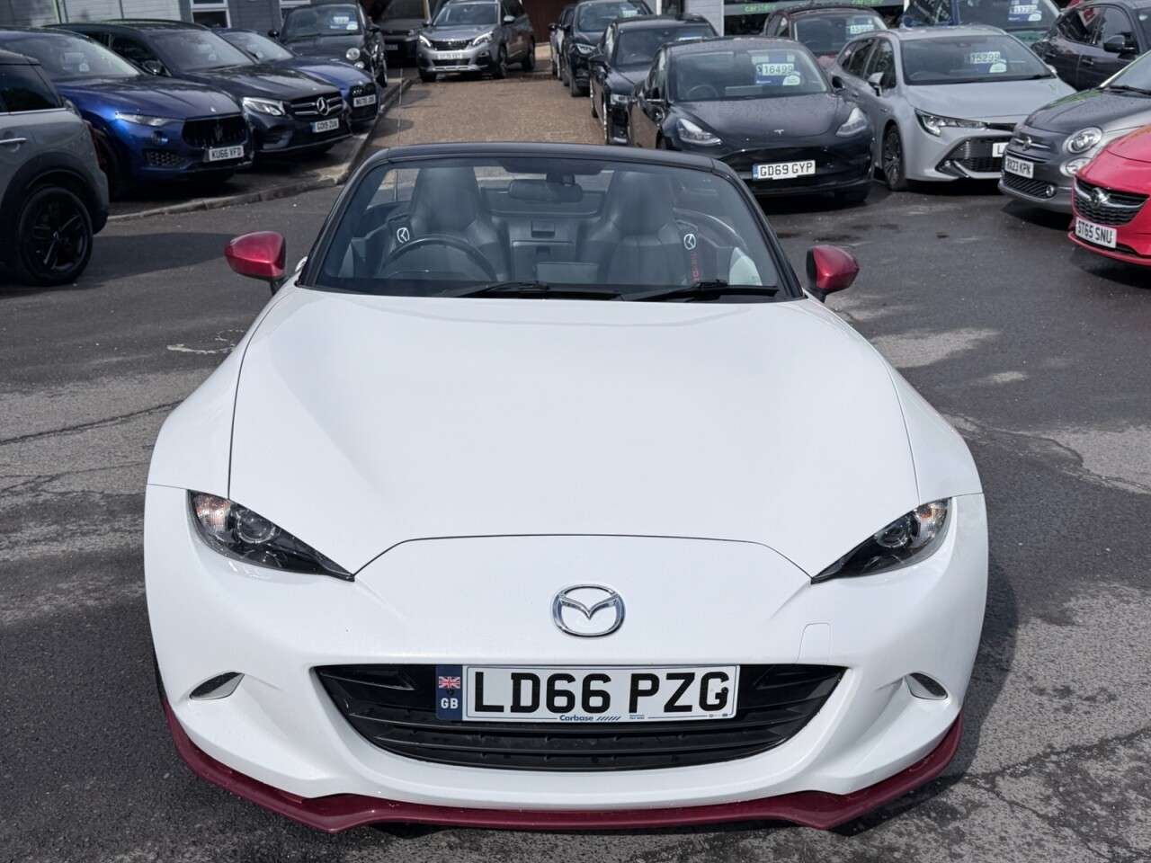 A 2016 MAZDA MX-5 White 1.5 SKYACTIV-G convertible, 54,000 miles, Euro 6, Sat nav, Leather, E A 2016 MAZDA MX-5 White 1.5 SKYACTIV-G convertible, 54,000 miles, Euro 6, Sat nav, Leather, E