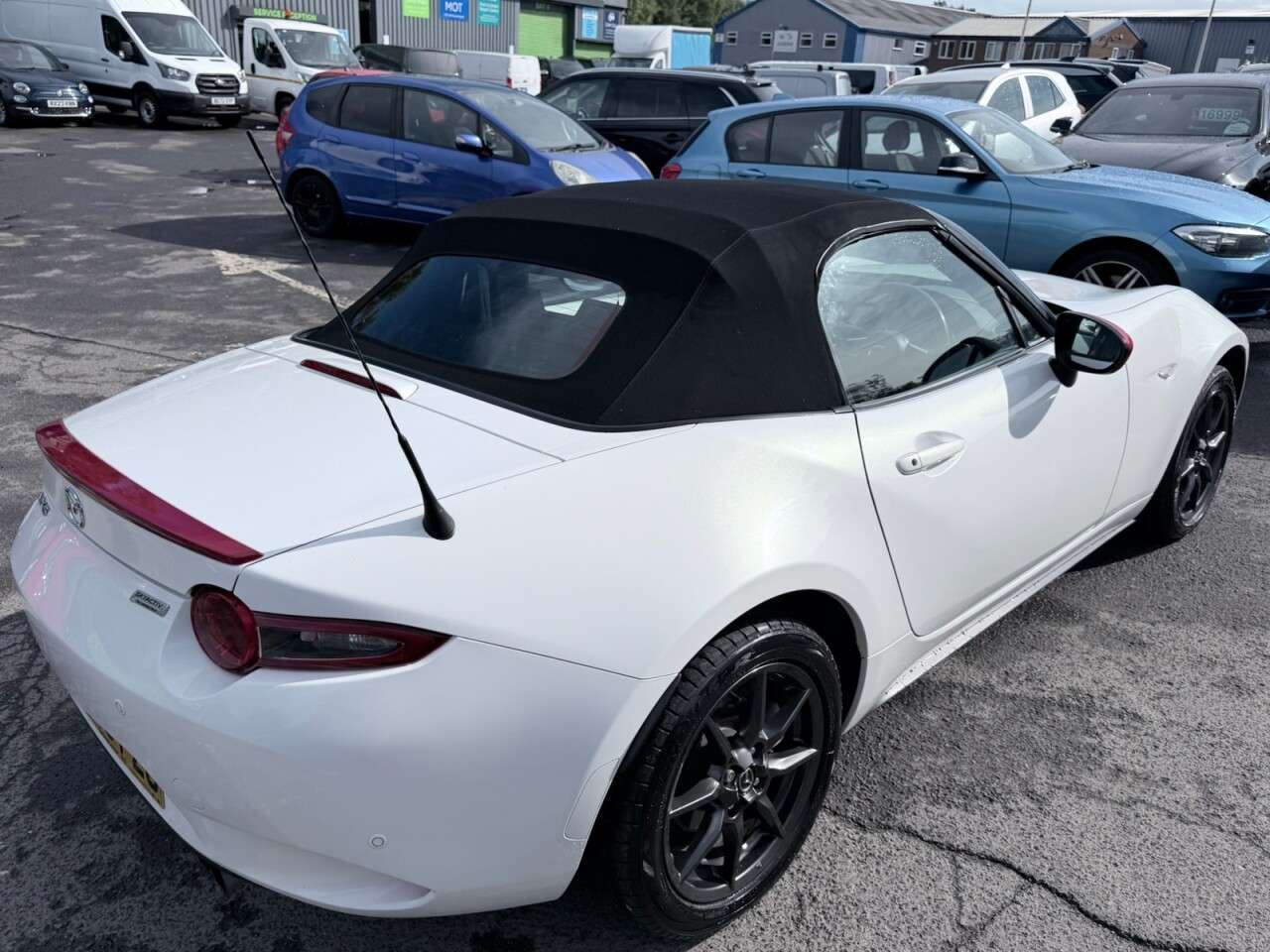 2016 MAZDA MX-5 2016 MAZDA MX-5
