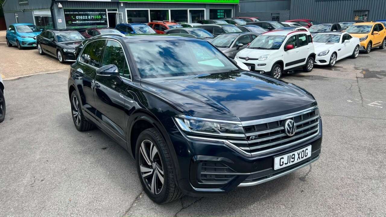 A 2019 VOLKSWAGEN TOUAREG 3.0 TDI V6 R-Line Tech SUV 5dr Diesel Tiptronic 4Motion Euro 6 (s/s) (286 p A 2019 VOLKSWAGEN TOUAREG 3.0 TDI V6 R-Line Tech SUV 5dr Diesel Tiptronic 4Motion Euro 6 (s/s) (286 p
