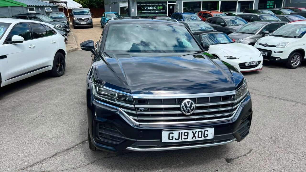 A 2019 VOLKSWAGEN TOUAREG 3.0 TDI V6 R-Line Tech SUV 5dr Diesel Tiptronic 4Motion Euro 6 (s/s) (286 p A 2019 VOLKSWAGEN TOUAREG 3.0 TDI V6 R-Line Tech SUV 5dr Diesel Tiptronic 4Motion Euro 6 (s/s) (286 p