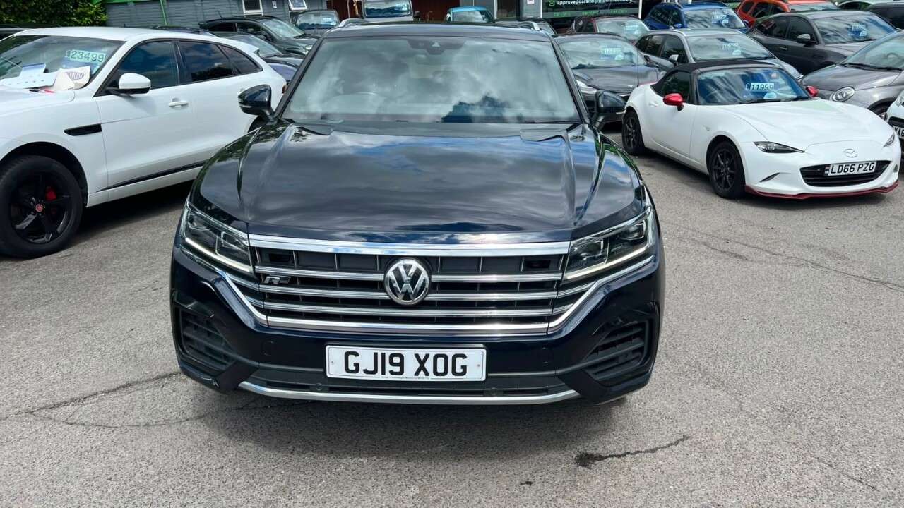 A 2019 VOLKSWAGEN TOUAREG 3.0 TDI V6 R-Line Tech SUV 5dr Diesel Tiptronic 4Motion Euro 6 (s/s) (286 p A 2019 VOLKSWAGEN TOUAREG 3.0 TDI V6 R-Line Tech SUV 5dr Diesel Tiptronic 4Motion Euro 6 (s/s) (286 p
