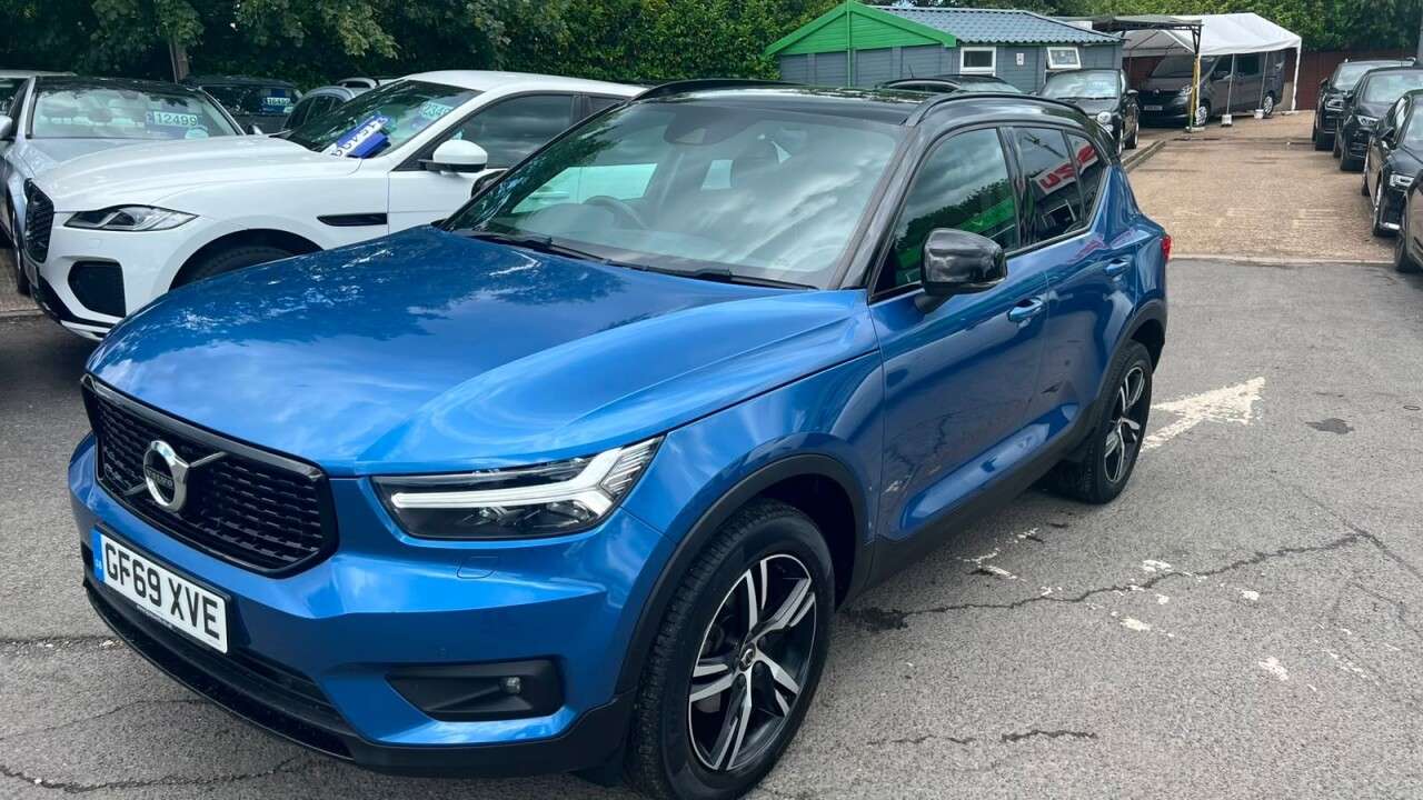 A 2020 VOLVO XC40 Blue 2.0 D3 R-Design SUV, 81,100 miles, Euro 6, ULEZ compliant, Leather, Sa A 2020 VOLVO XC40 Blue 2.0 D3 R-Design SUV, 81,100 miles, Euro 6, ULEZ compliant, Leather, Sa