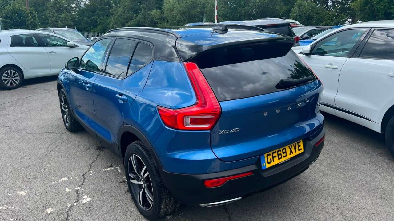 2020 VOLVO XC40 2020 VOLVO XC40