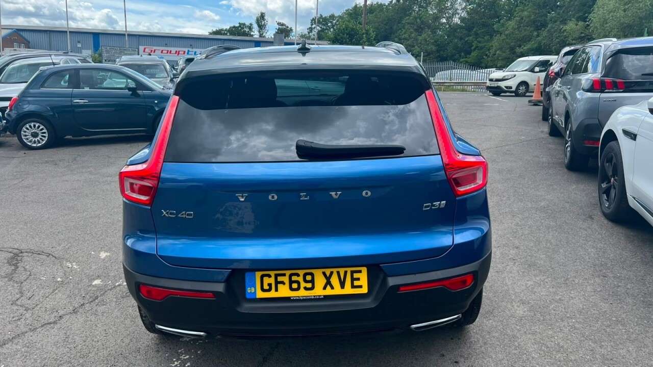 2020 VOLVO XC40 2020 VOLVO XC40