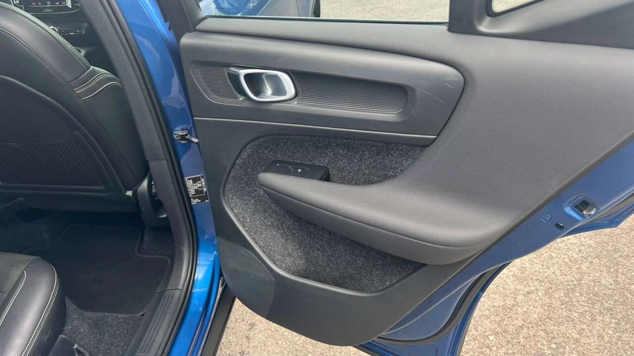 2020 VOLVO XC40 2020 VOLVO XC40
