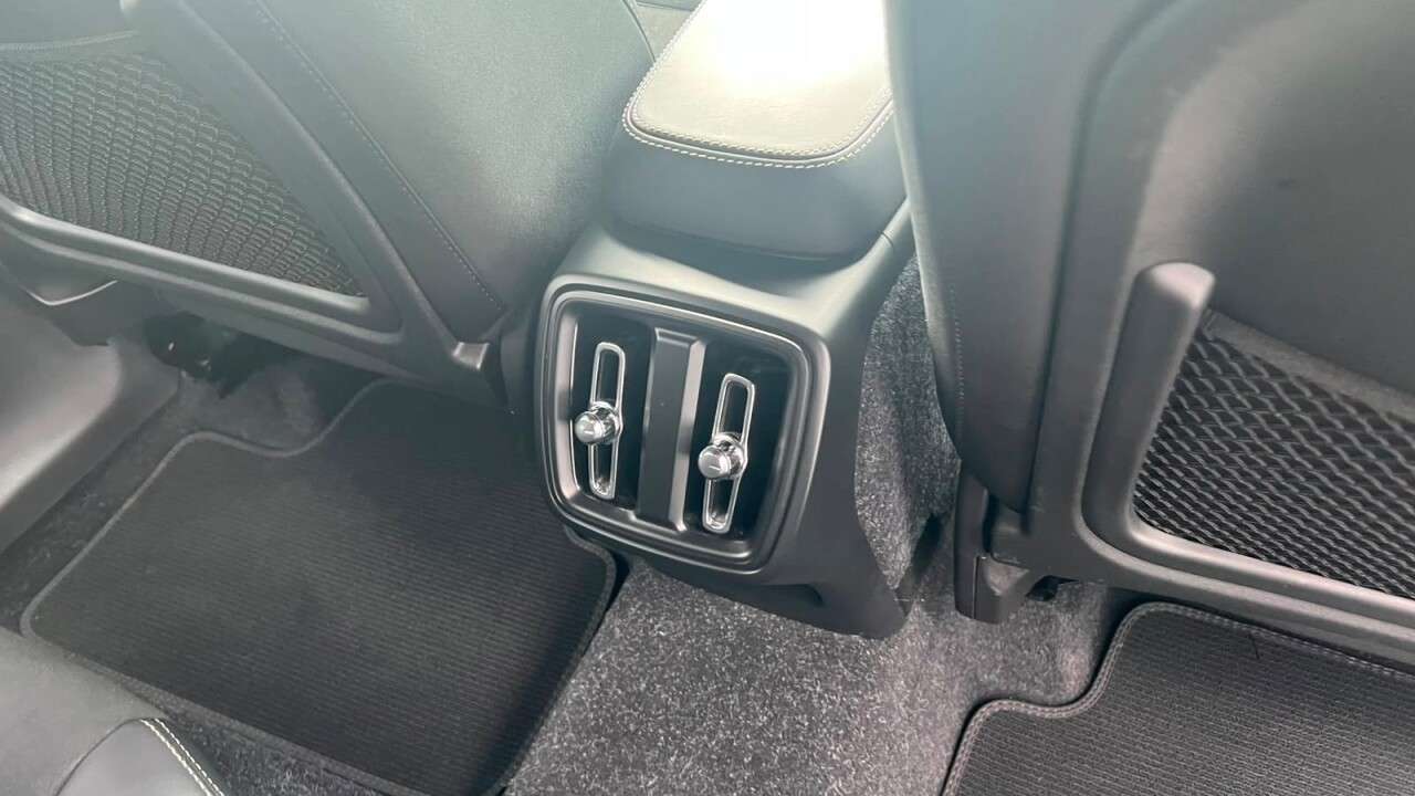 2020 VOLVO XC40 2020 VOLVO XC40