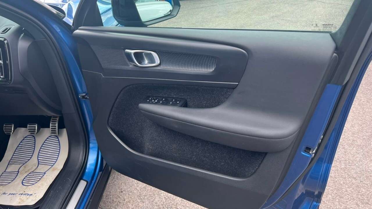 2020 VOLVO XC40 2020 VOLVO XC40