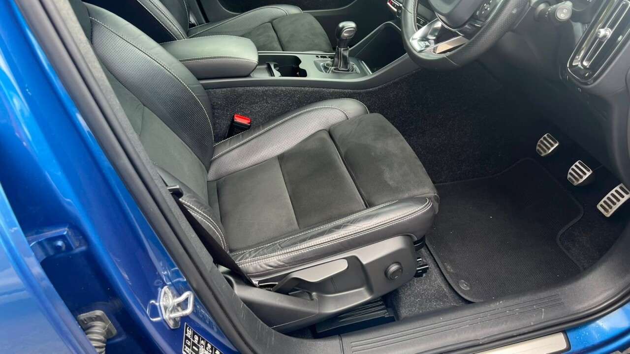 2020 VOLVO XC40 2020 VOLVO XC40