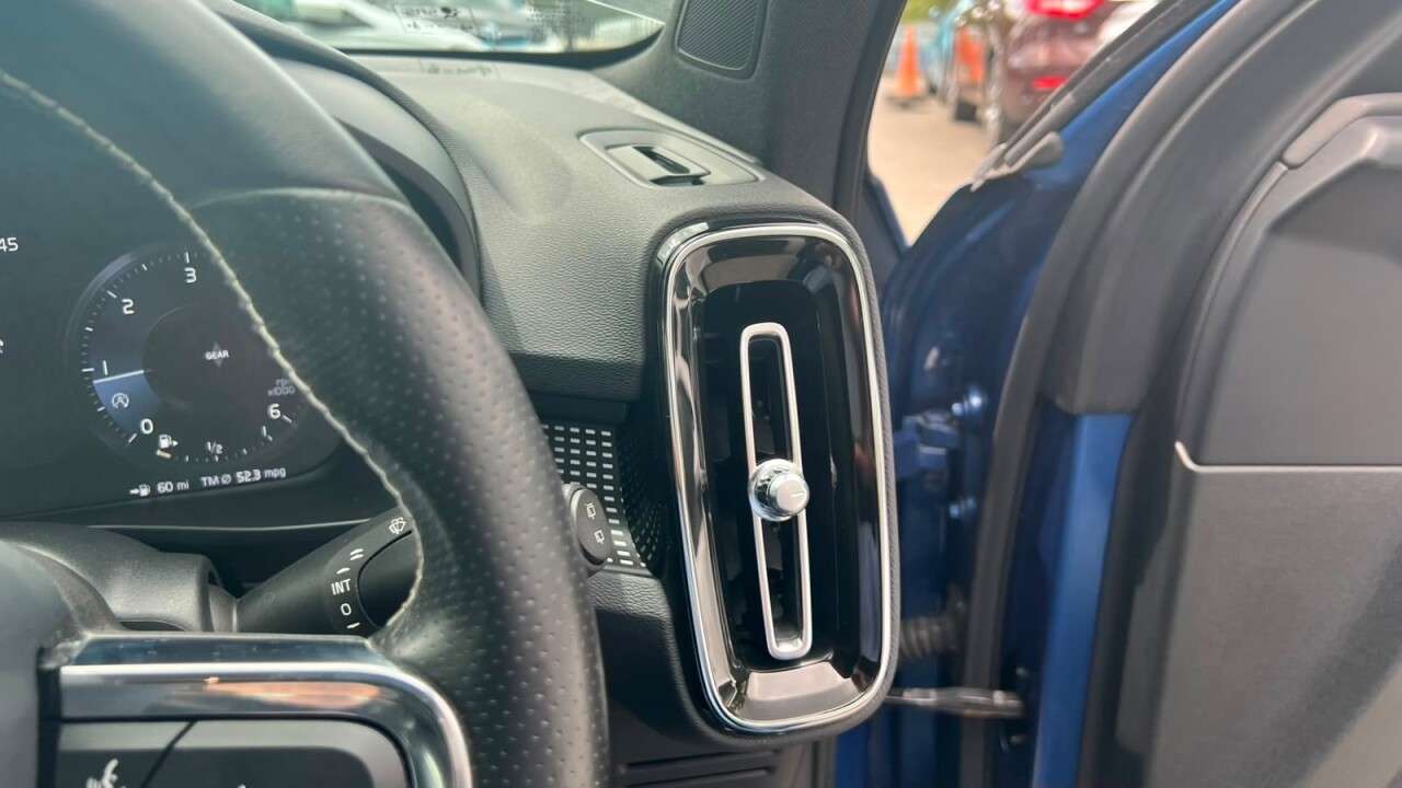 2020 VOLVO XC40 2020 VOLVO XC40