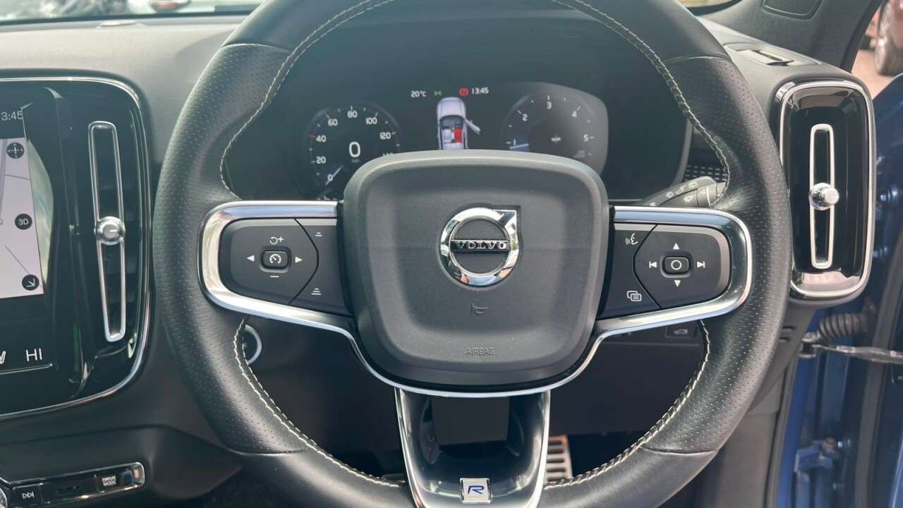 2020 VOLVO XC40 2020 VOLVO XC40