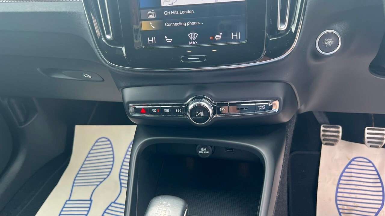 2020 VOLVO XC40 2020 VOLVO XC40