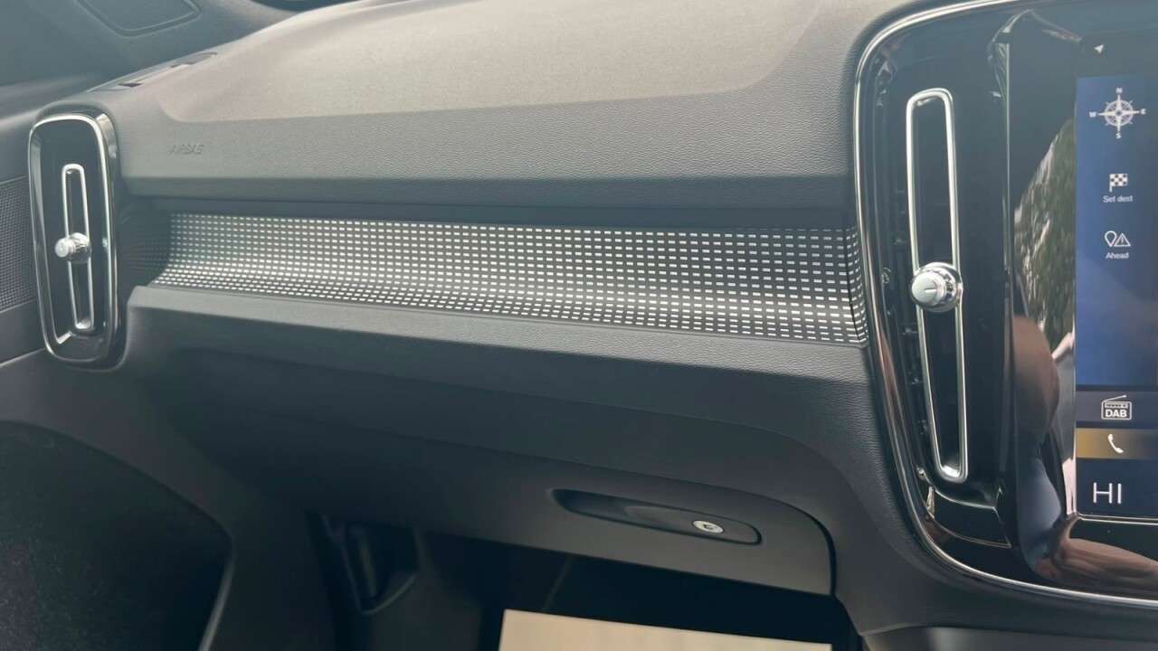 2020 VOLVO XC40 2020 VOLVO XC40
