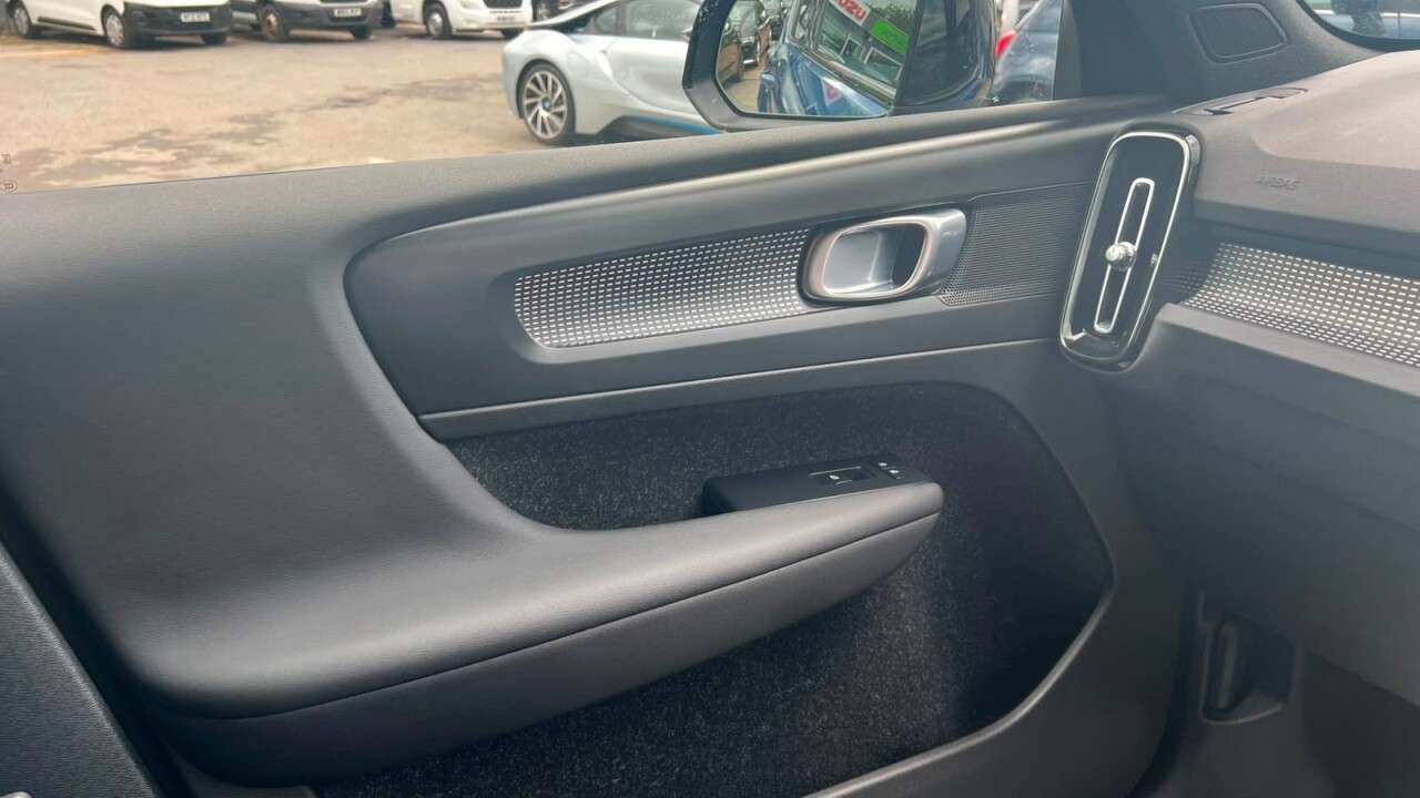 2020 VOLVO XC40 2020 VOLVO XC40