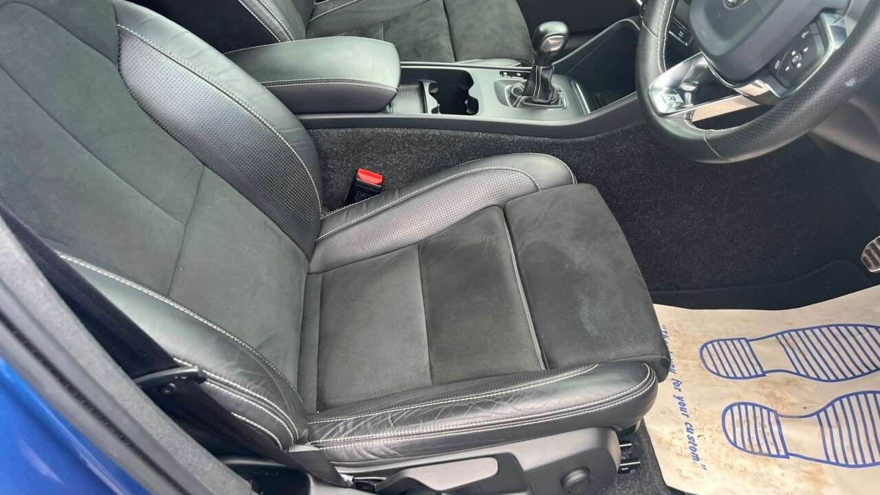 2020 VOLVO XC40 2020 VOLVO XC40