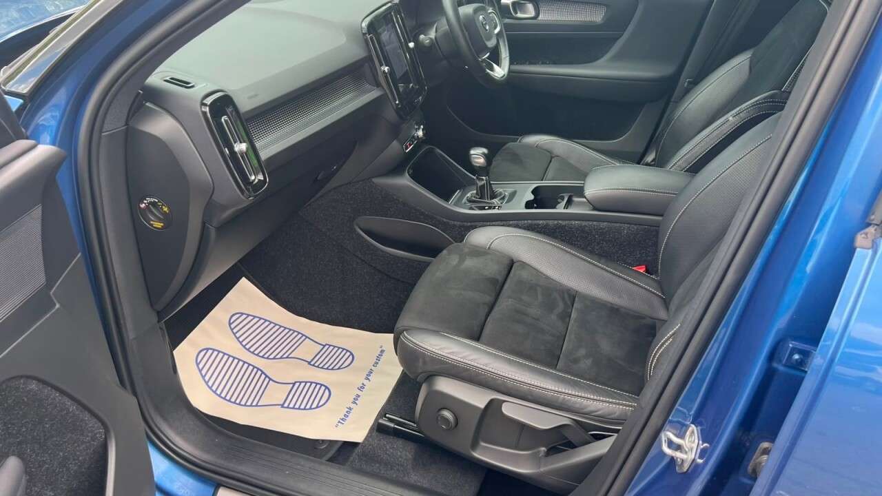 2020 VOLVO XC40 2020 VOLVO XC40