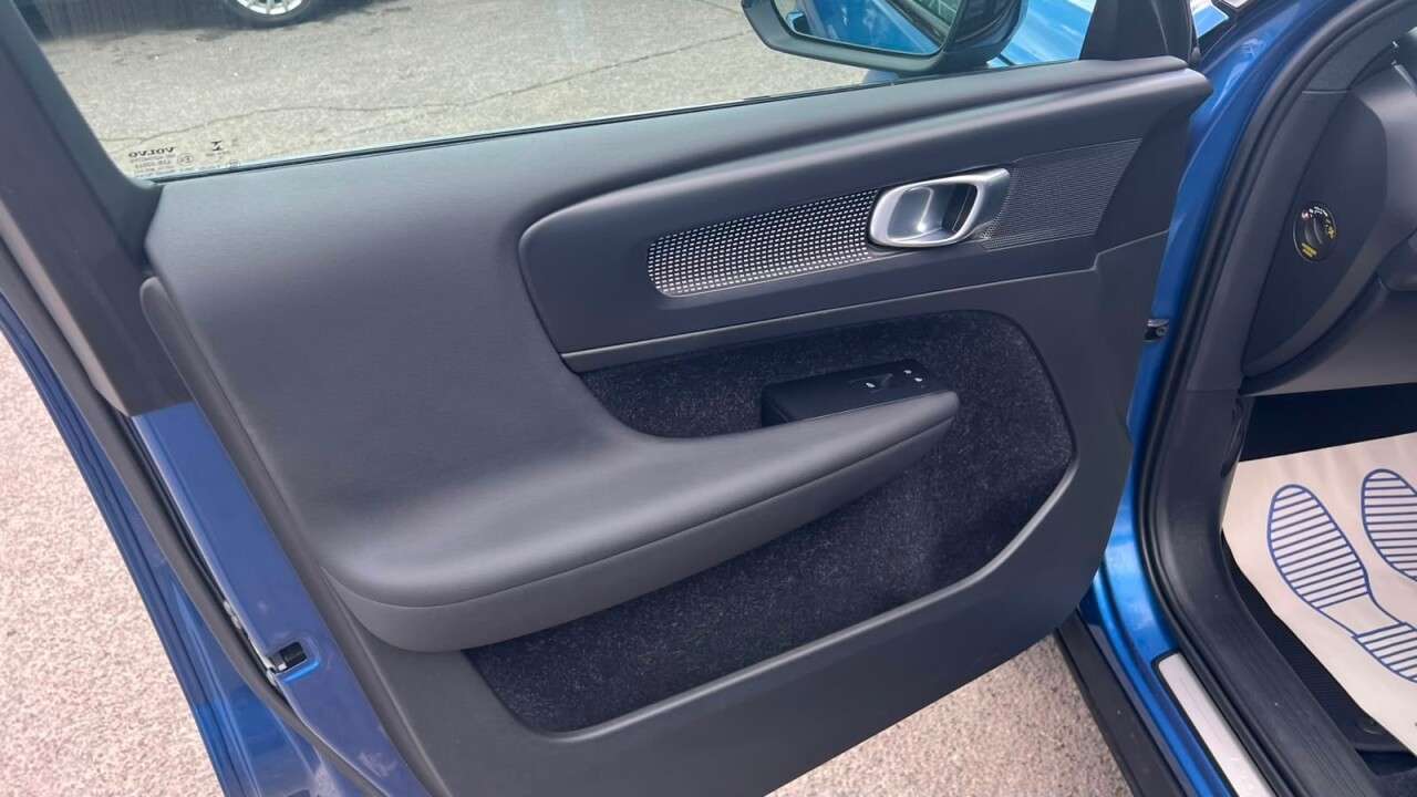 2020 VOLVO XC40 2020 VOLVO XC40