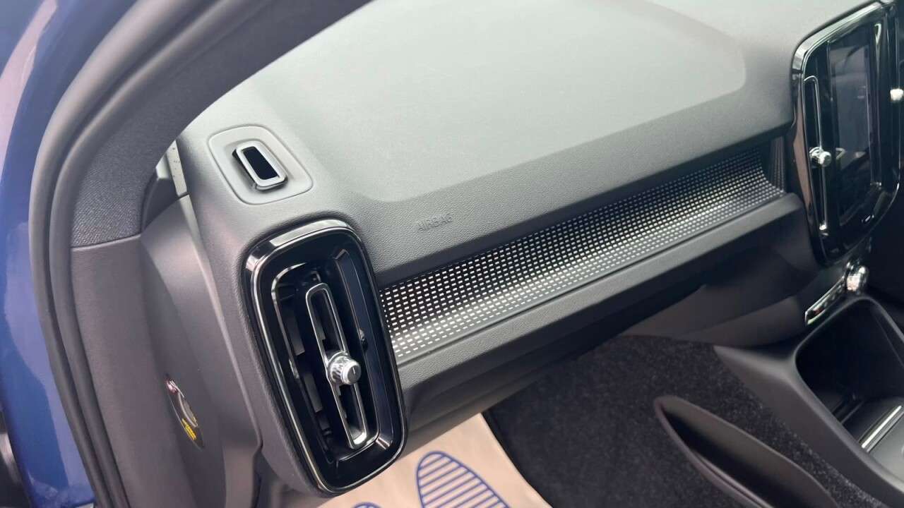 2020 VOLVO XC40 2020 VOLVO XC40