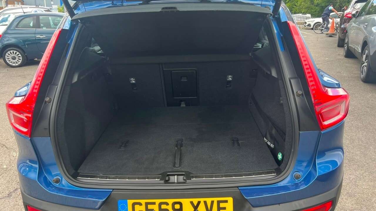 2020 VOLVO XC40 2020 VOLVO XC40