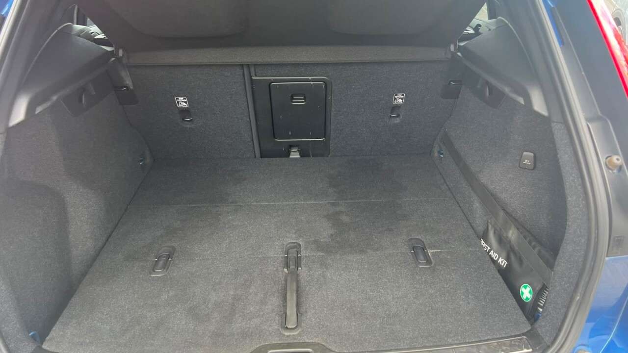 2020 VOLVO XC40 2020 VOLVO XC40