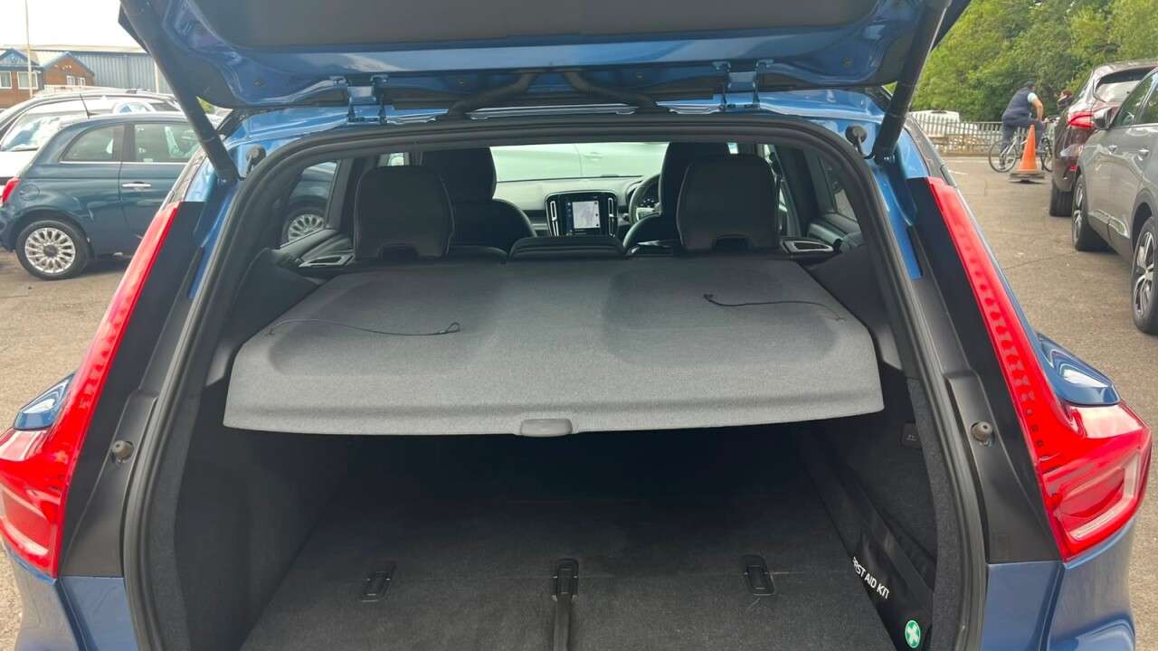 2020 VOLVO XC40 2020 VOLVO XC40