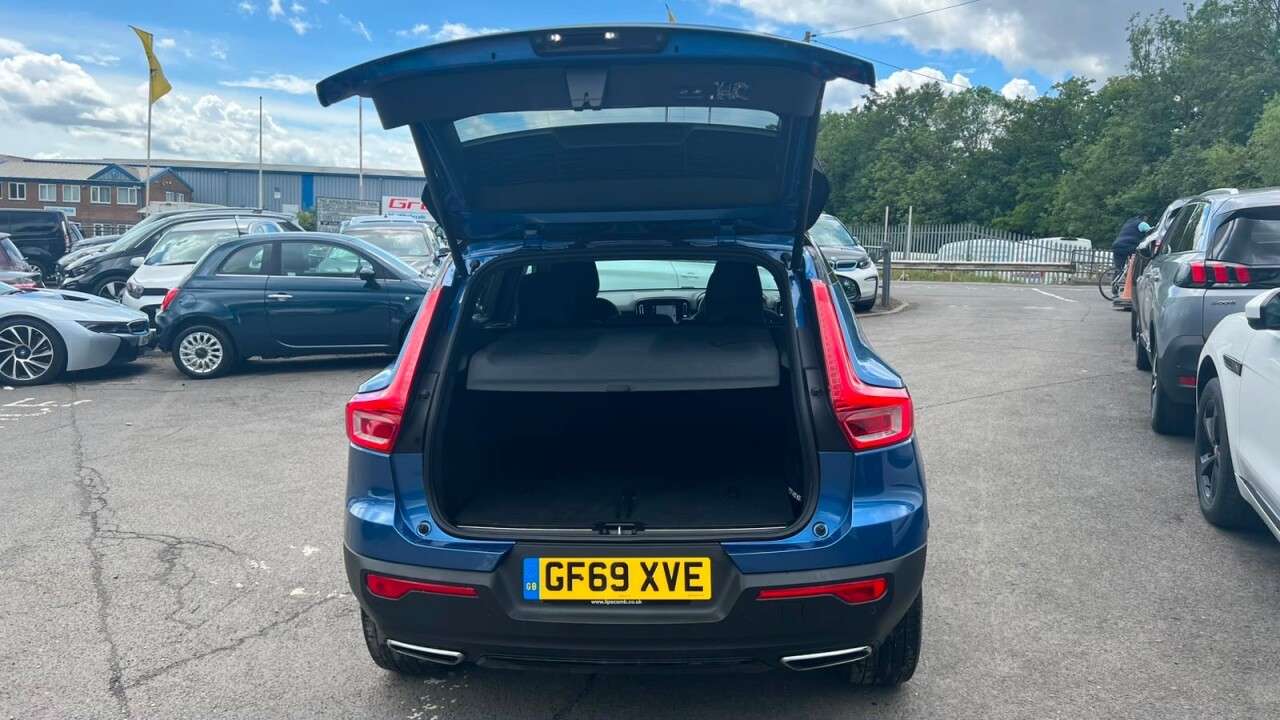 2020 VOLVO XC40 2020 VOLVO XC40