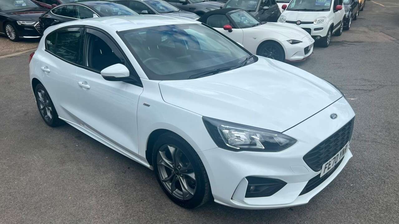 A 2020 FORD FOCUS 1.5 EcoBlue ST-Line Hatchback 5dr Diesel Manual Euro 6 (s/s) (120 ps) in wh A 2020 FORD FOCUS 1.5 EcoBlue ST-Line Hatchback 5dr Diesel Manual Euro 6 (s/s) (120 ps) in wh