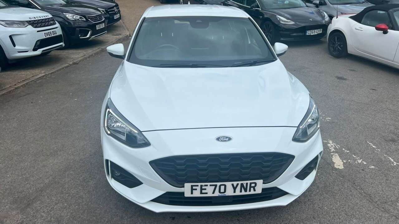 A 2020 FORD FOCUS 1.5 EcoBlue ST-Line Hatchback 5dr Diesel Manual Euro 6 (s/s) (120 ps) in wh A 2020 FORD FOCUS 1.5 EcoBlue ST-Line Hatchback 5dr Diesel Manual Euro 6 (s/s) (120 ps) in wh
