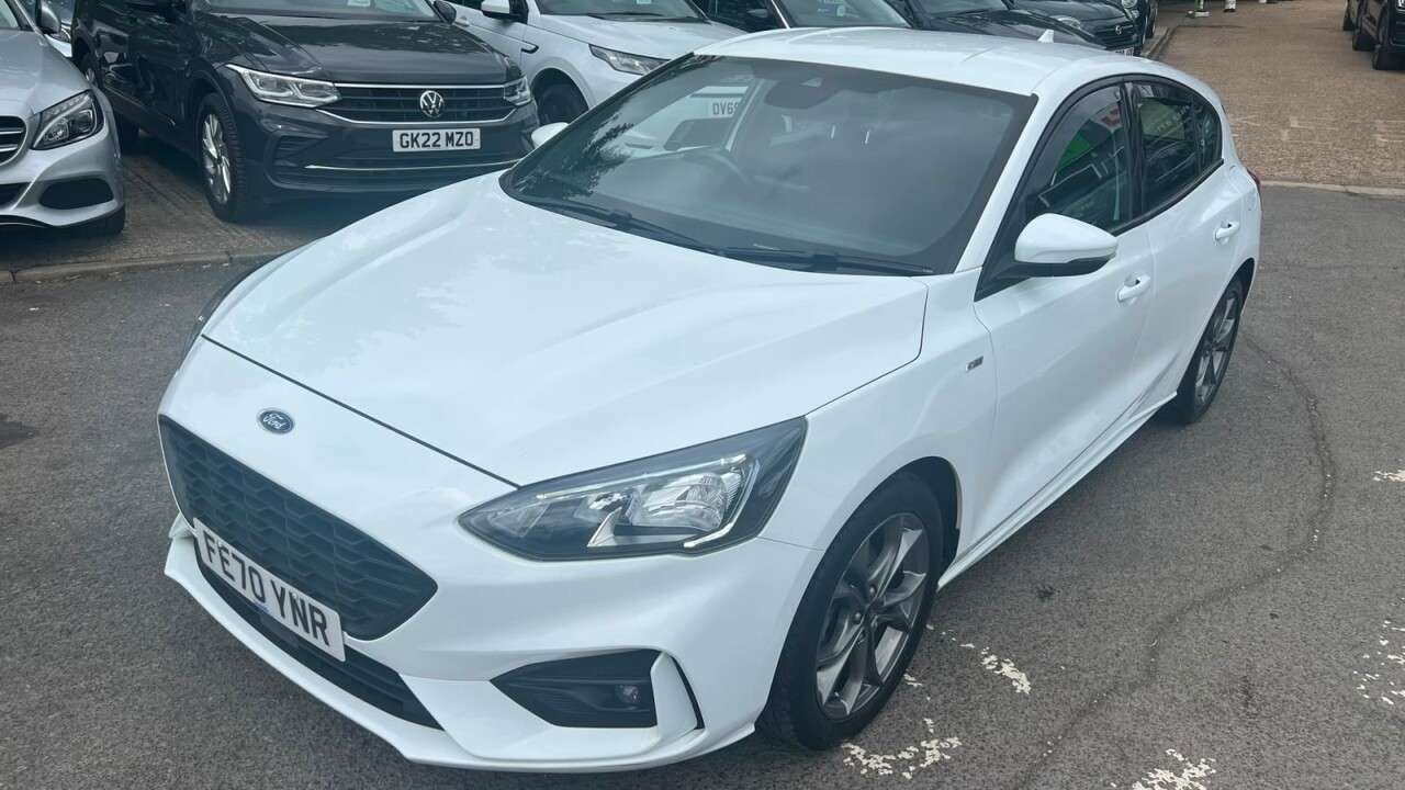 A 2020 FORD FOCUS 1.5 EcoBlue ST-Line Hatchback 5dr Diesel Manual Euro 6 (s/s) (120 ps) in wh A 2020 FORD FOCUS 1.5 EcoBlue ST-Line Hatchback 5dr Diesel Manual Euro 6 (s/s) (120 ps) in wh