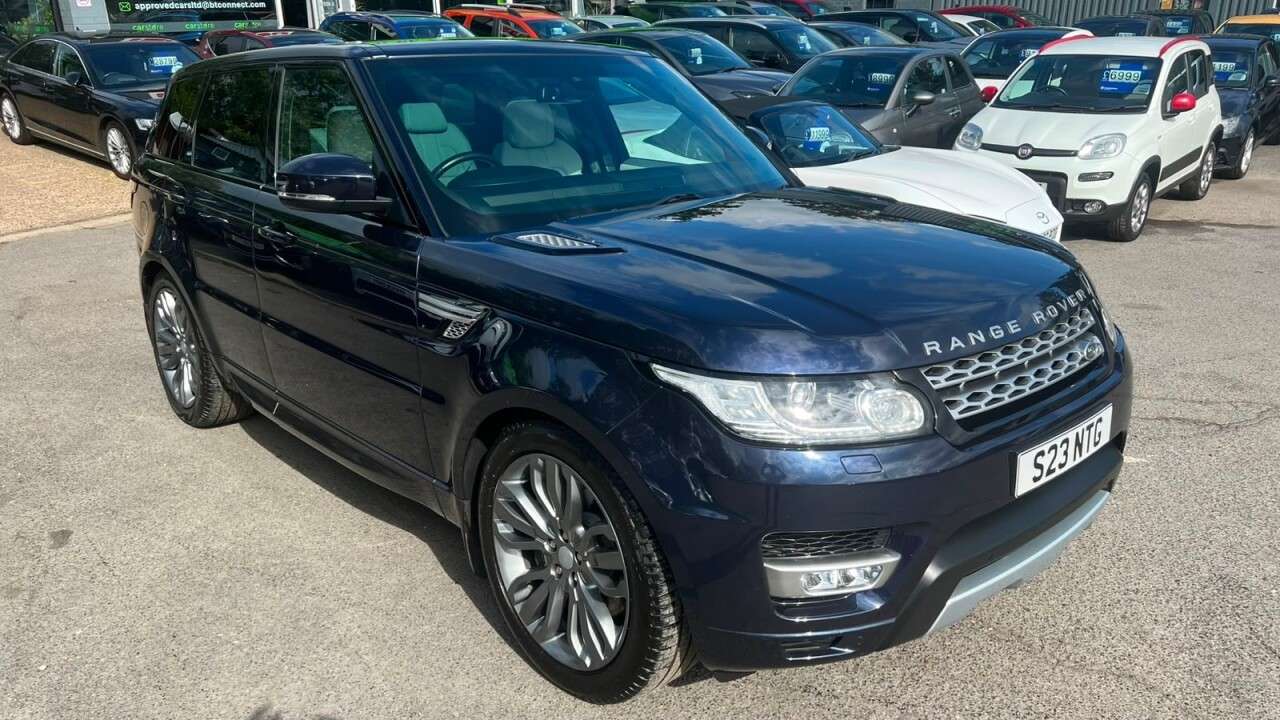 A 2016 LAND ROVER RANGE ROVER SPORT 3.0 SD V6 HSE SUV 5dr Diesel Auto 4WD Euro 6 (s/s) (306 ps) in metallic blu A 2016 LAND ROVER RANGE ROVER SPORT 3.0 SD V6 HSE SUV 5dr Diesel Auto 4WD Euro 6 (s/s) (306 ps) in metallic blu