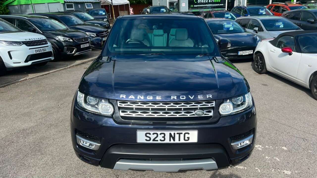 A 2016 LAND ROVER RANGE ROVER SPORT 3.0 SD V6 HSE SUV 5dr Diesel Auto 4WD Euro 6 (s/s) (306 ps) in metallic blu A 2016 LAND ROVER RANGE ROVER SPORT 3.0 SD V6 HSE SUV 5dr Diesel Auto 4WD Euro 6 (s/s) (306 ps) in metallic blu