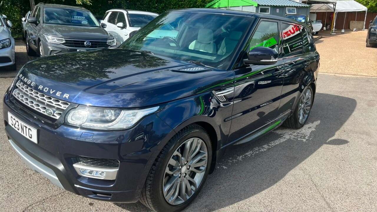 A 2016 LAND ROVER RANGE ROVER SPORT 3.0 SD V6 HSE SUV 5dr Diesel Auto 4WD Euro 6 (s/s) (306 ps) in metallic blu A 2016 LAND ROVER RANGE ROVER SPORT 3.0 SD V6 HSE SUV 5dr Diesel Auto 4WD Euro 6 (s/s) (306 ps) in metallic blu