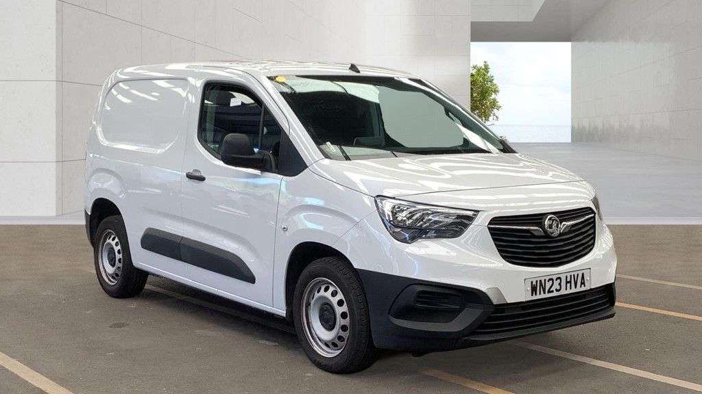 A 2023 VAUXHALL COMBO White 1.5 Turbo D 2300 Prime van, 35,300 miles, Euro 6, 6-speed manual, A/C A 2023 VAUXHALL COMBO White 1.5 Turbo D 2300 Prime van, 35,300 miles, Euro 6, 6-speed manual, A/C