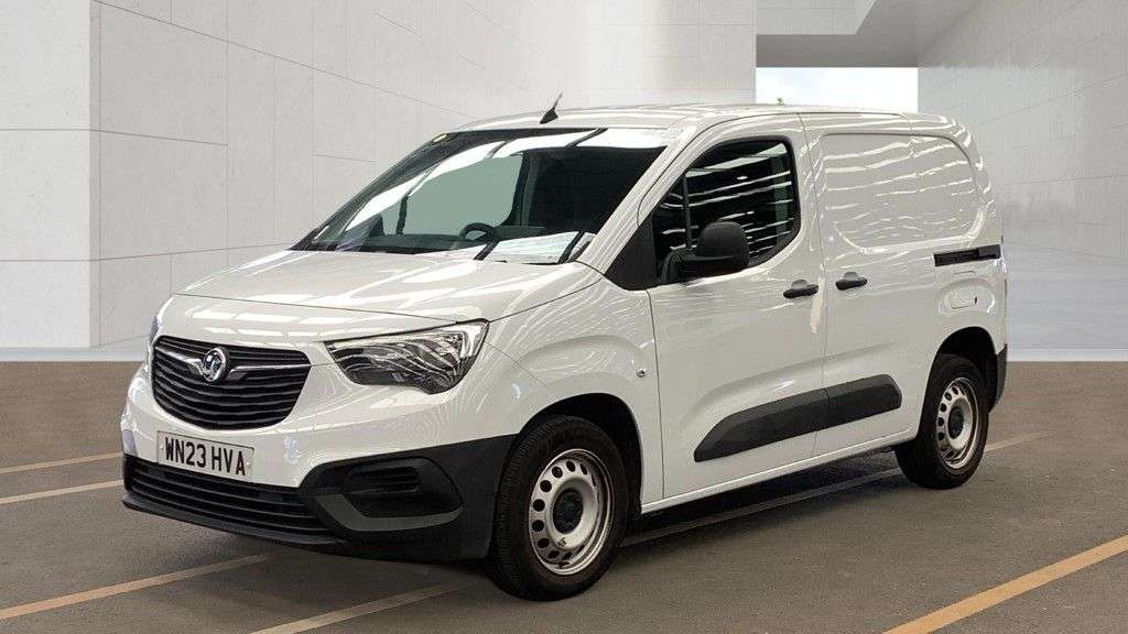 A 2023 VAUXHALL COMBO White 1.5 Turbo D 2300 Prime van, 35,300 miles, Euro 6, 6-speed manual, A/C A 2023 VAUXHALL COMBO White 1.5 Turbo D 2300 Prime van, 35,300 miles, Euro 6, 6-speed manual, A/C